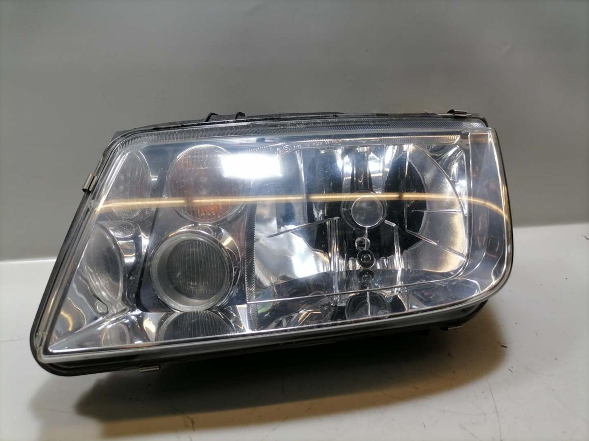 VW Bora original Scheinwerfer vorn links Halogen mit integriertem Nebelscheinwerfer Bj.2000